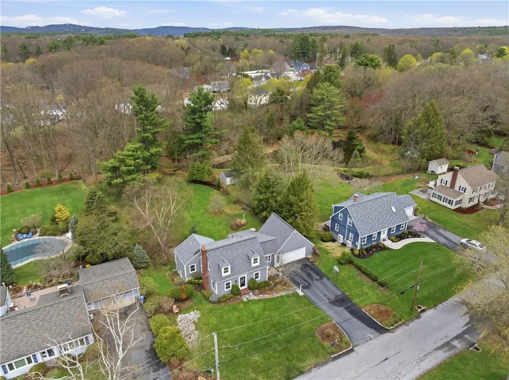 27 Old Meadow Lane Cumberland RI 02864