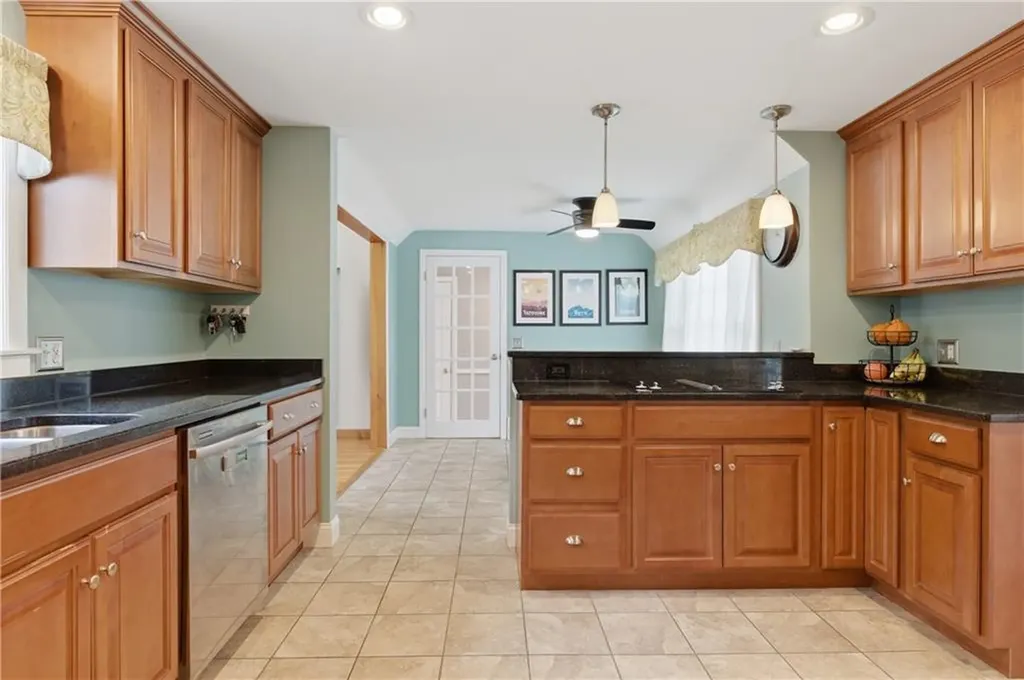 27 Old Meadow Lane Cumberland RI 02864