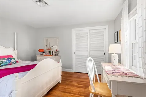 20 Briarfield Road Barrington RI 02806