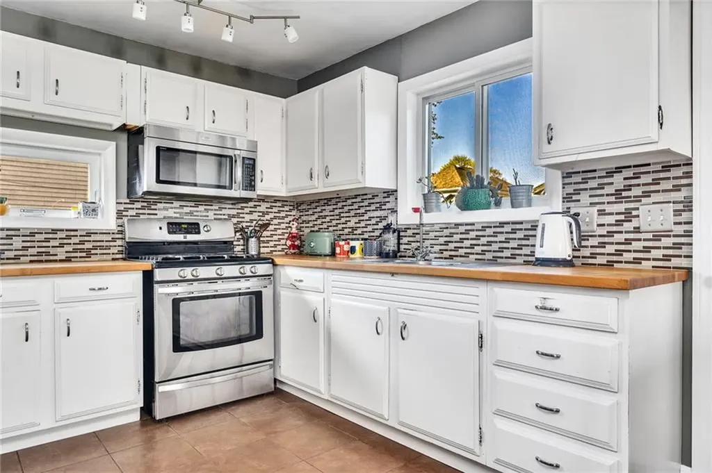 434 Grand Avenue Pawtucket RI 02861