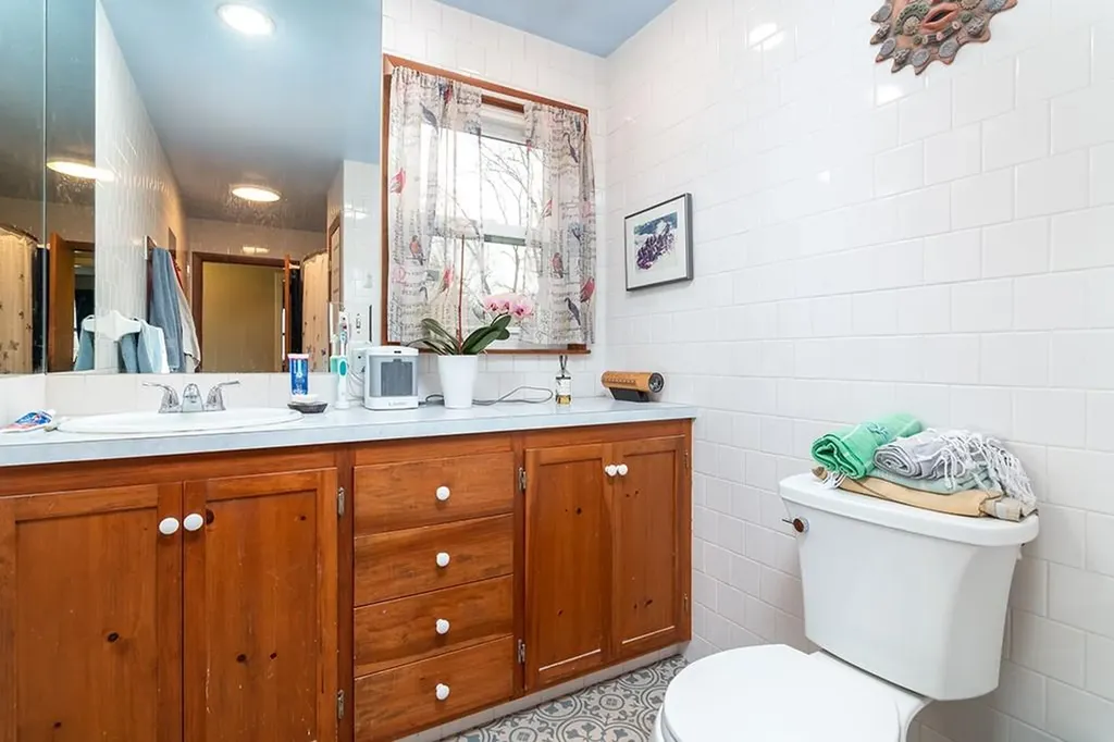 982 Wordens Pond Road South Kingstown RI 02879