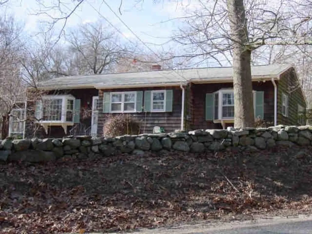 982 Wordens Pond Road South Kingstown RI 02879