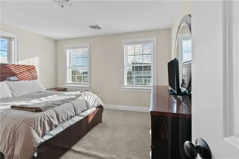 24 Randolph Way Portsmouth RI 02871