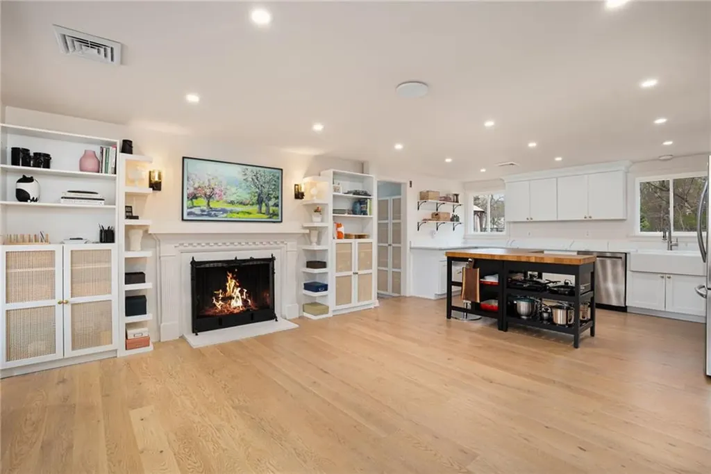 628 County Road Barrington RI 02806
