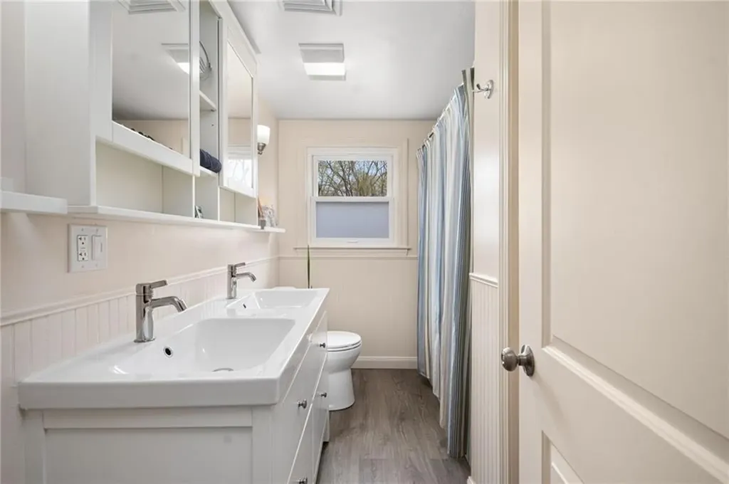 628 County Road Barrington RI 02806