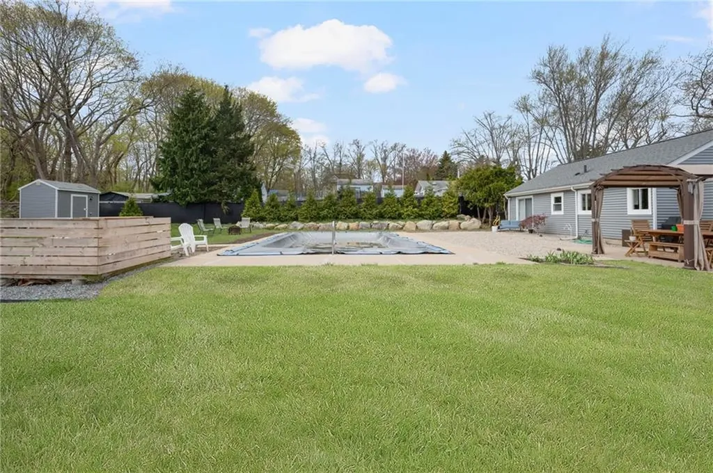 628 County Road Barrington RI 02806