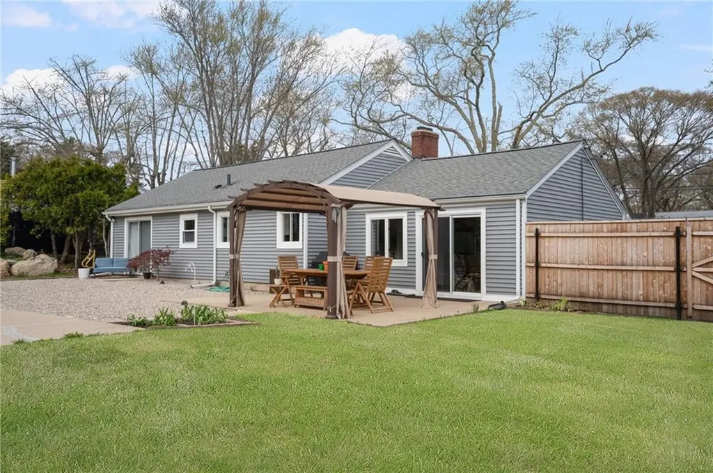 628 County Road Barrington RI 02806