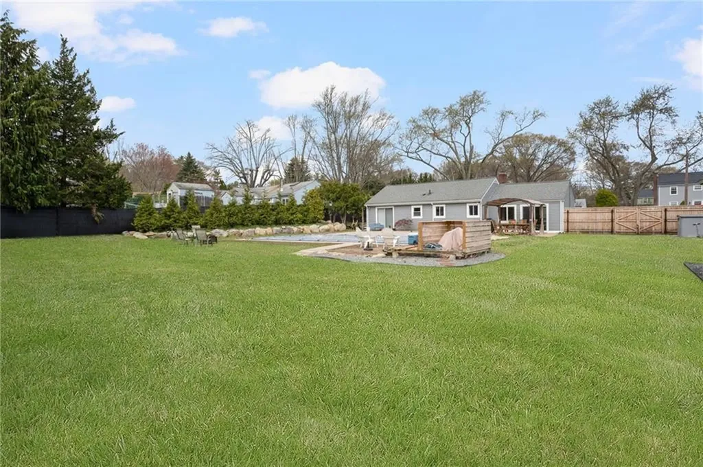 628 County Road Barrington RI 02806