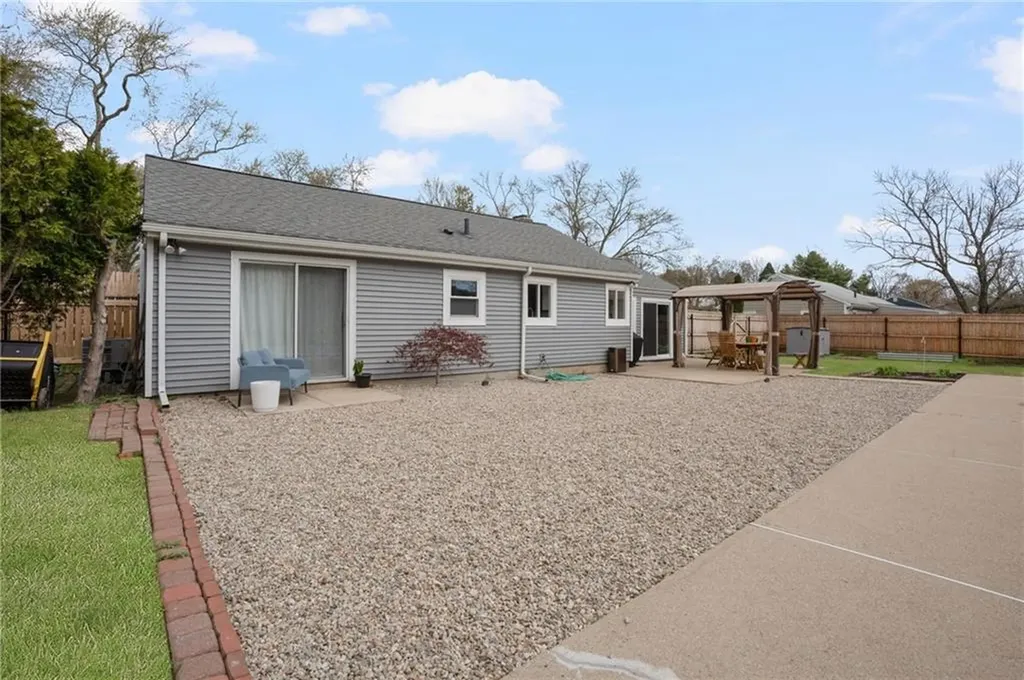 628 County Road Barrington RI 02806