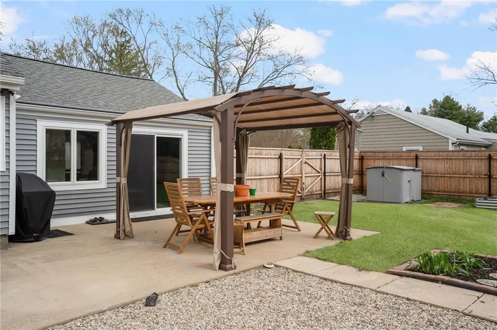 628 County Road Barrington RI 02806