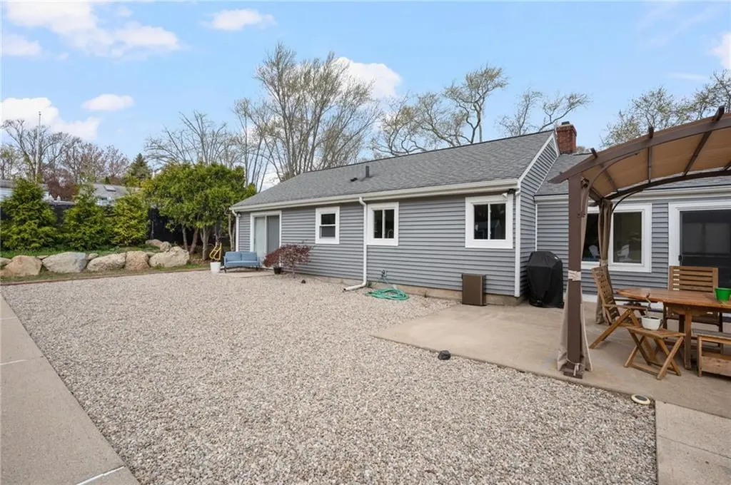 628 County Road Barrington RI 02806