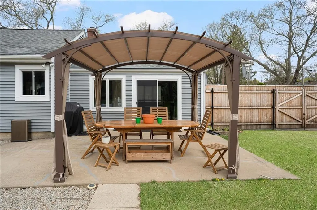 628 County Road Barrington RI 02806