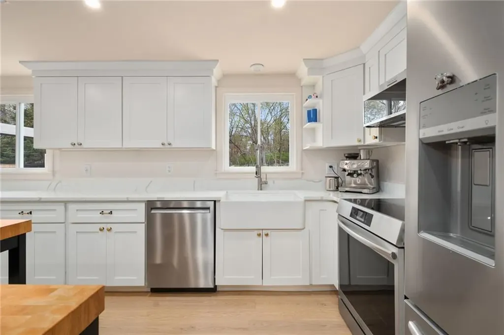 628 County Road Barrington RI 02806