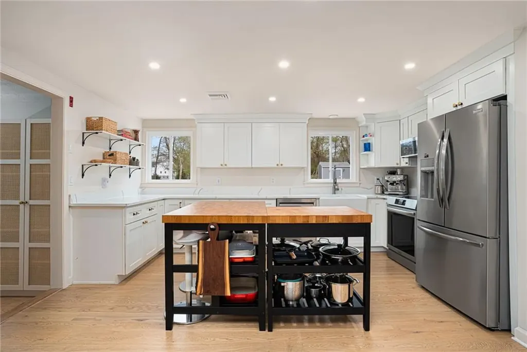 628 County Road Barrington RI 02806
