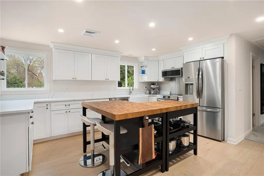 628 County Road Barrington RI 02806