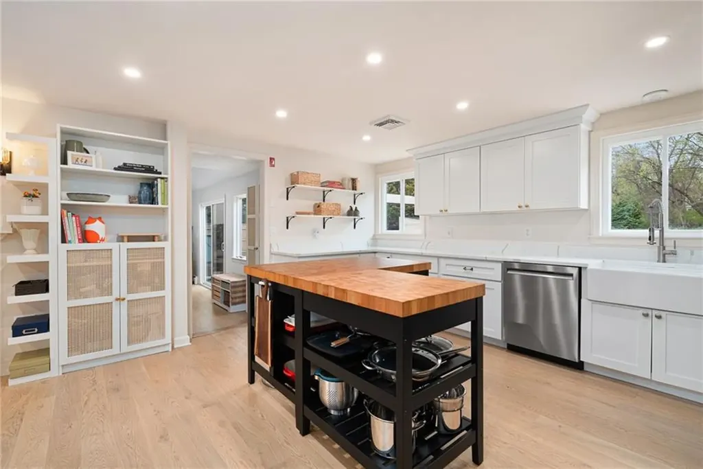 628 County Road Barrington RI 02806