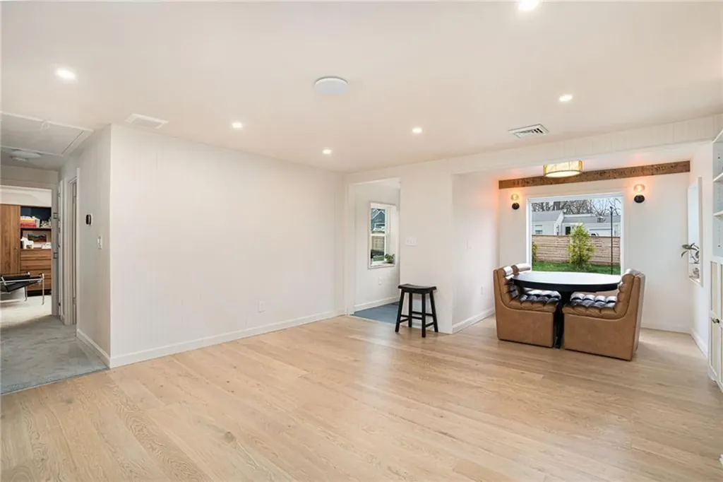 628 County Road Barrington RI 02806