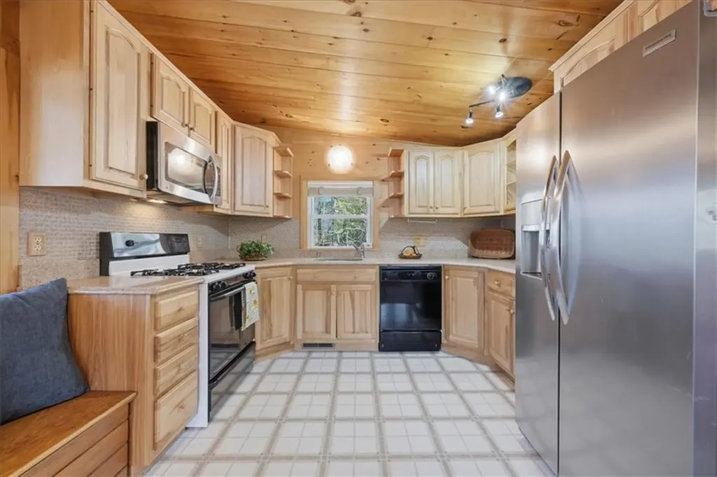 2 Michelle Lane Charlestown RI 02813