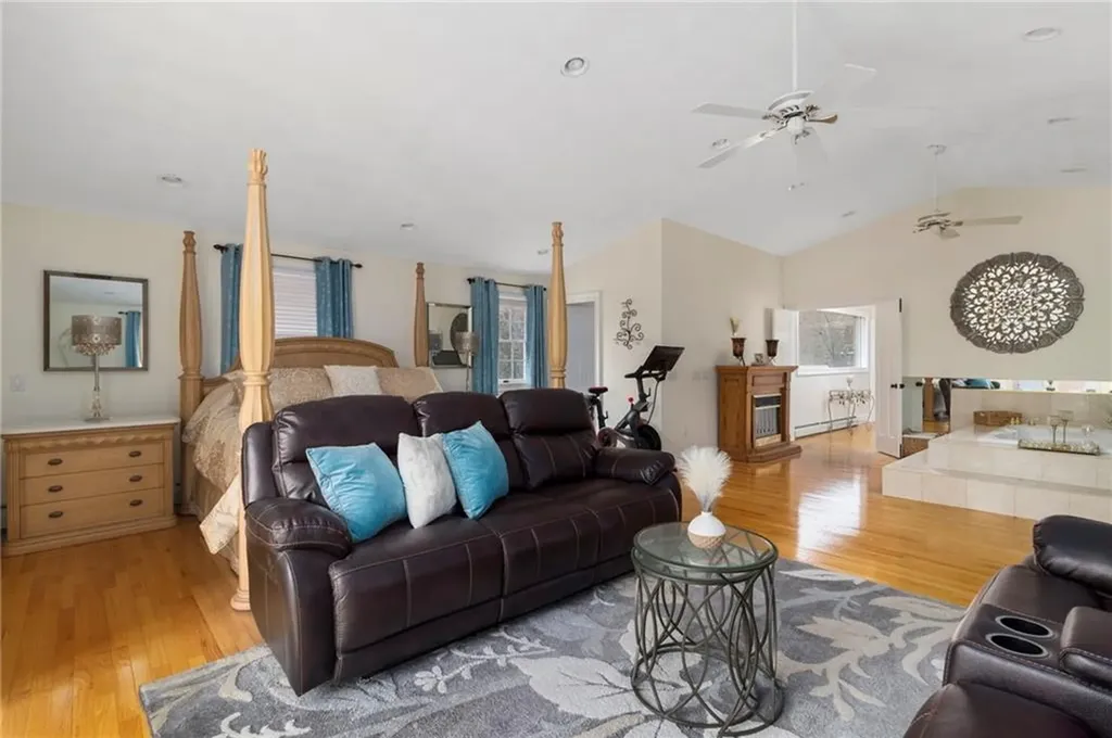 99 Blackstone Avenue Warwick RI 02889