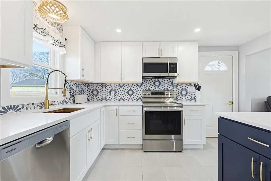 34 Massachusetts Avenue Cumberland RI 02864