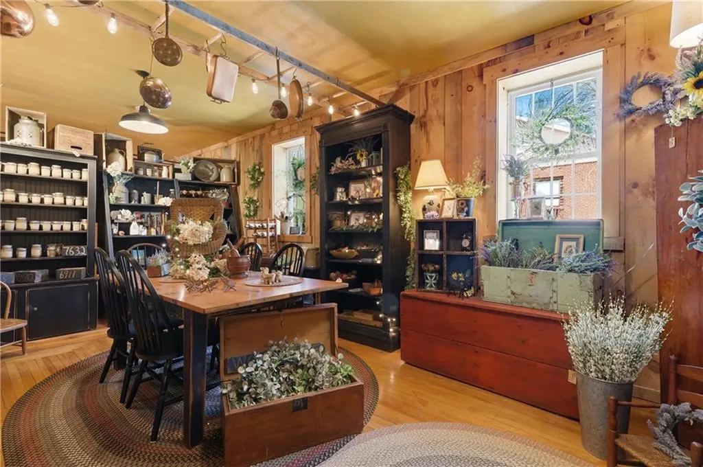 953 955 Victory Highway Burrillville RI 02839