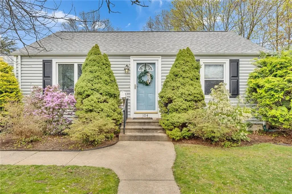 104 Larkin Avenue Warwick RI 02886