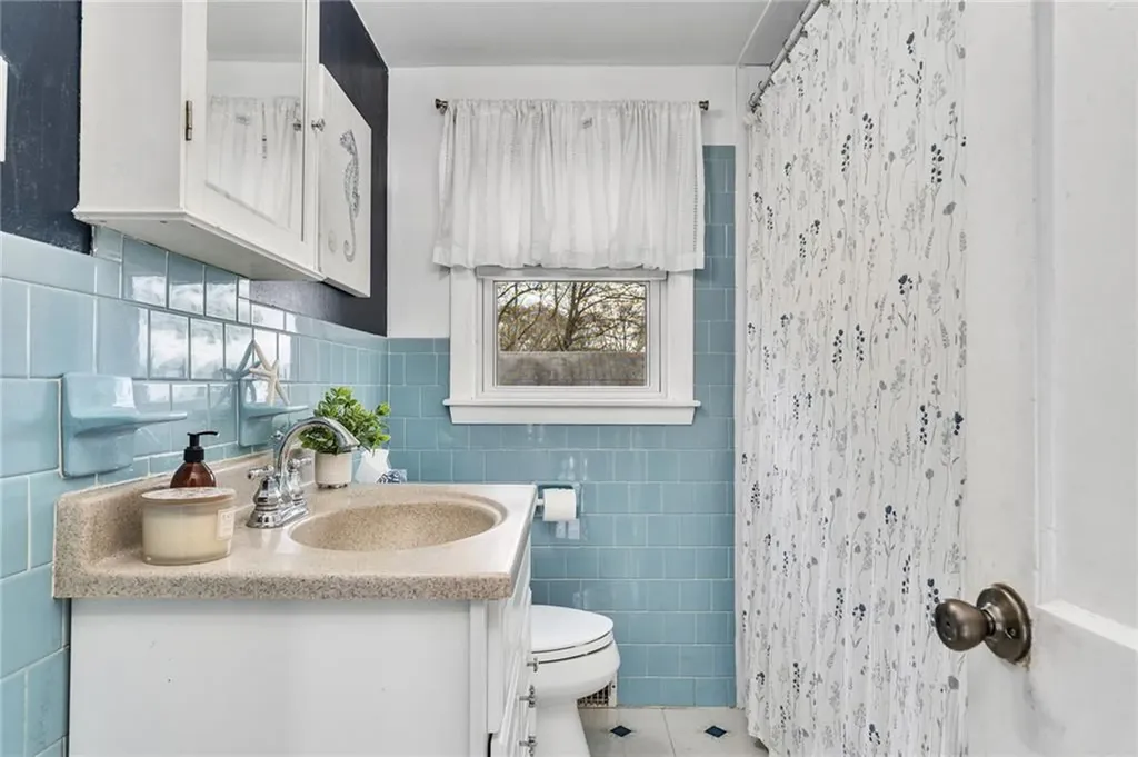 104 Larkin Avenue Warwick RI 02886