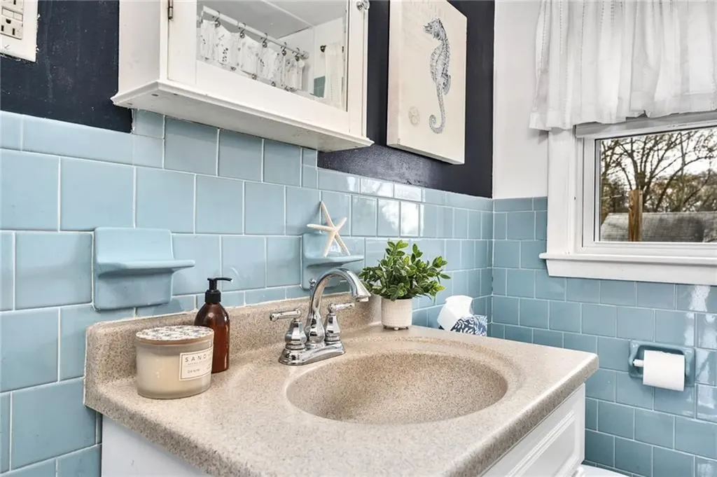 104 Larkin Avenue Warwick RI 02886