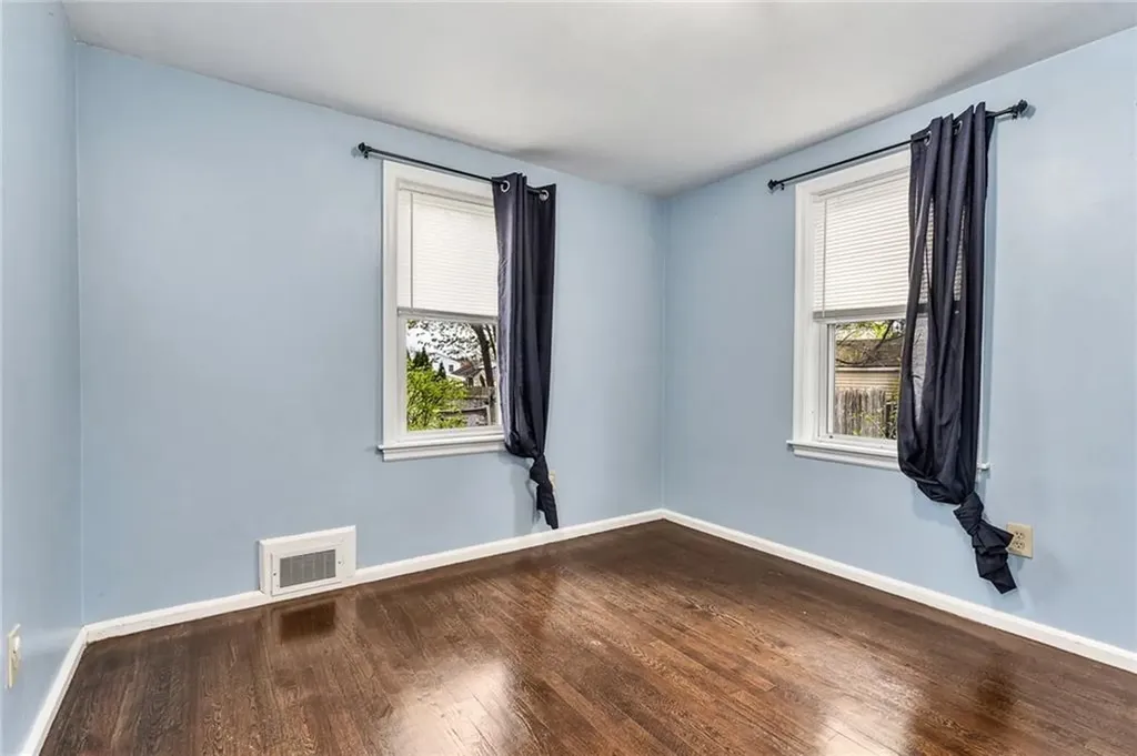 104 Larkin Avenue Warwick RI 02886