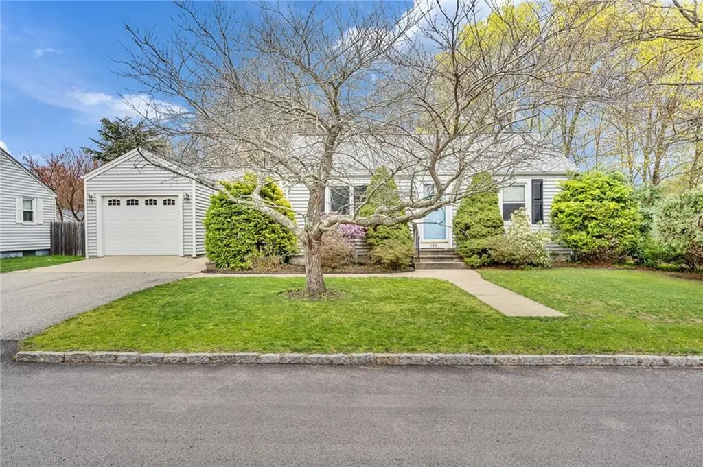 104 Larkin Avenue Warwick RI 02886