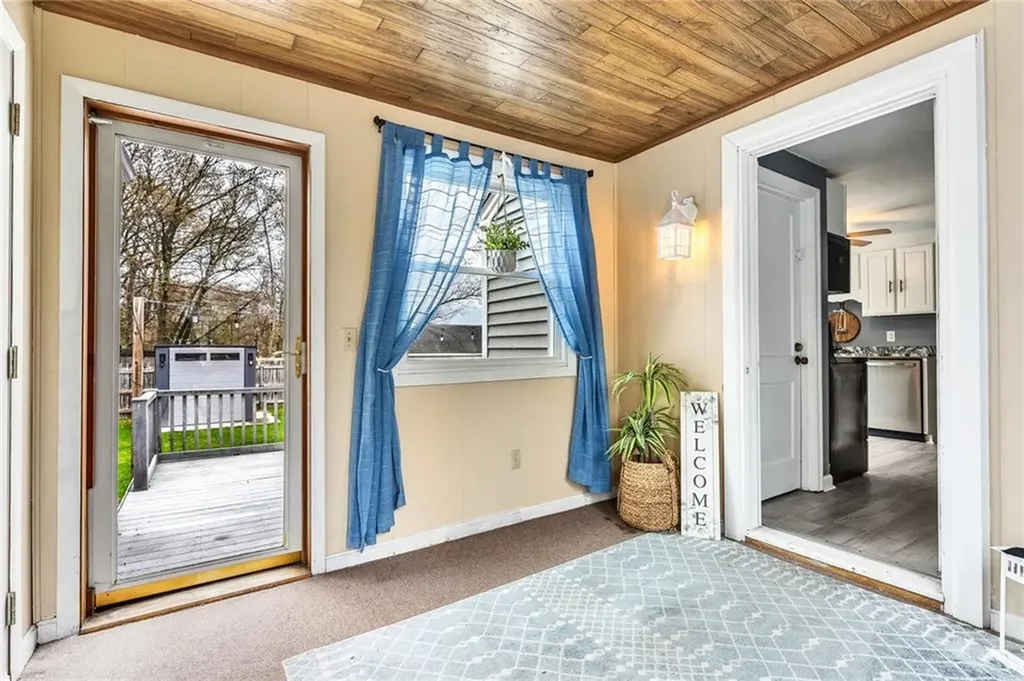 104 Larkin Avenue Warwick RI 02886