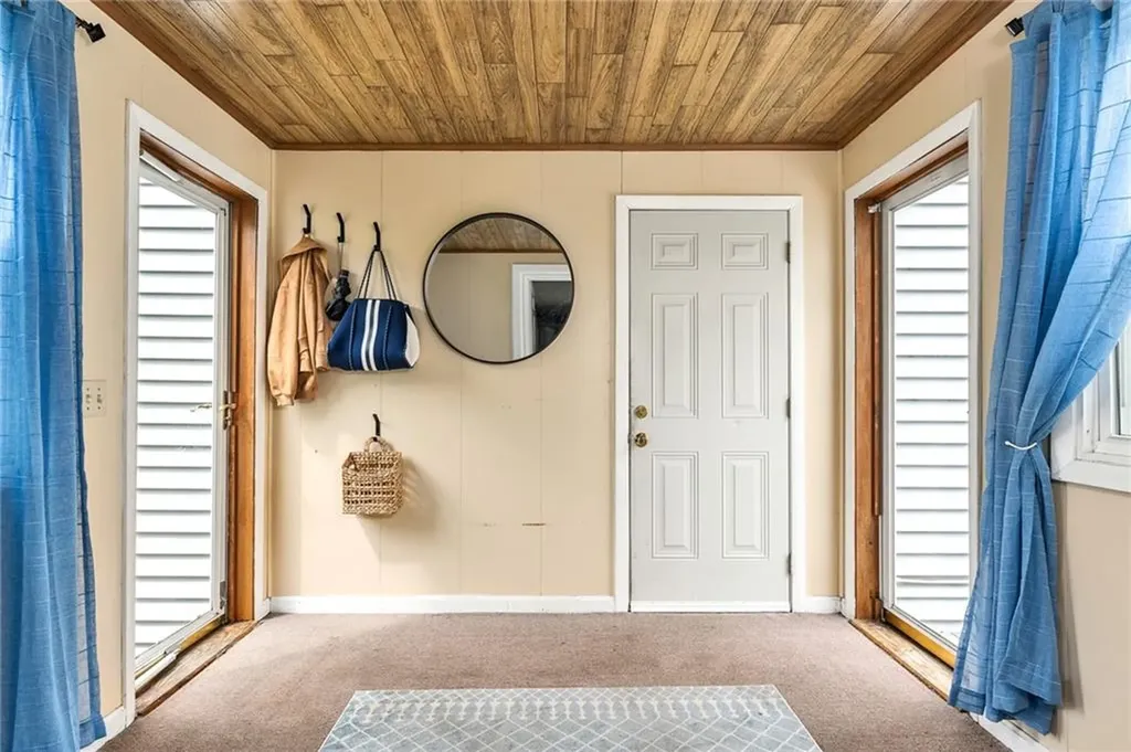 104 Larkin Avenue Warwick RI 02886