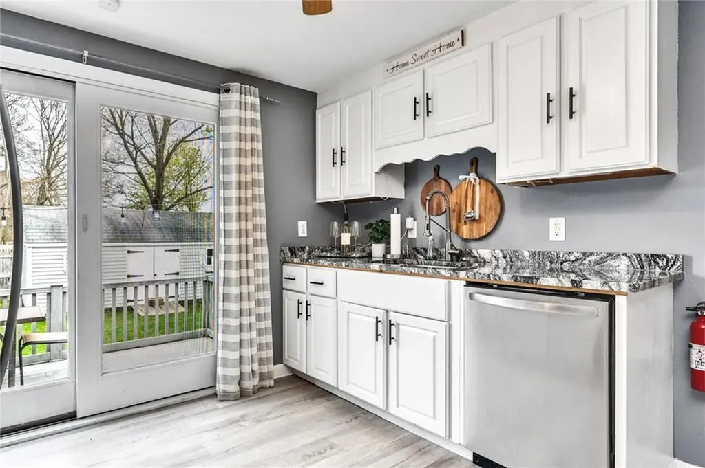 104 Larkin Avenue Warwick RI 02886