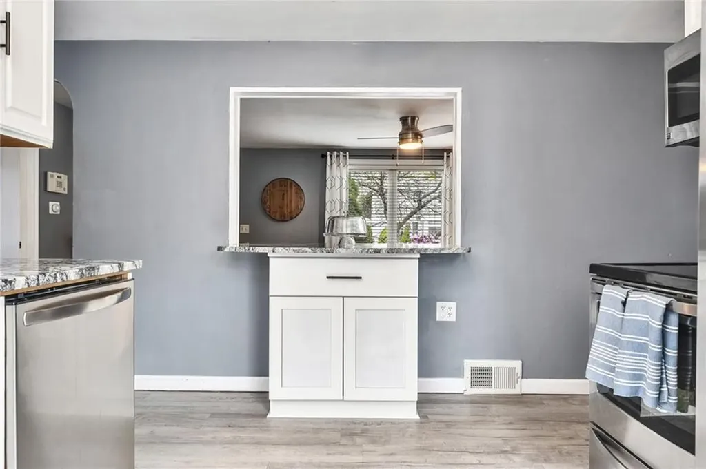 104 Larkin Avenue Warwick RI 02886
