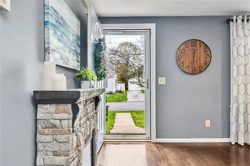 104 Larkin Avenue Warwick RI 02886