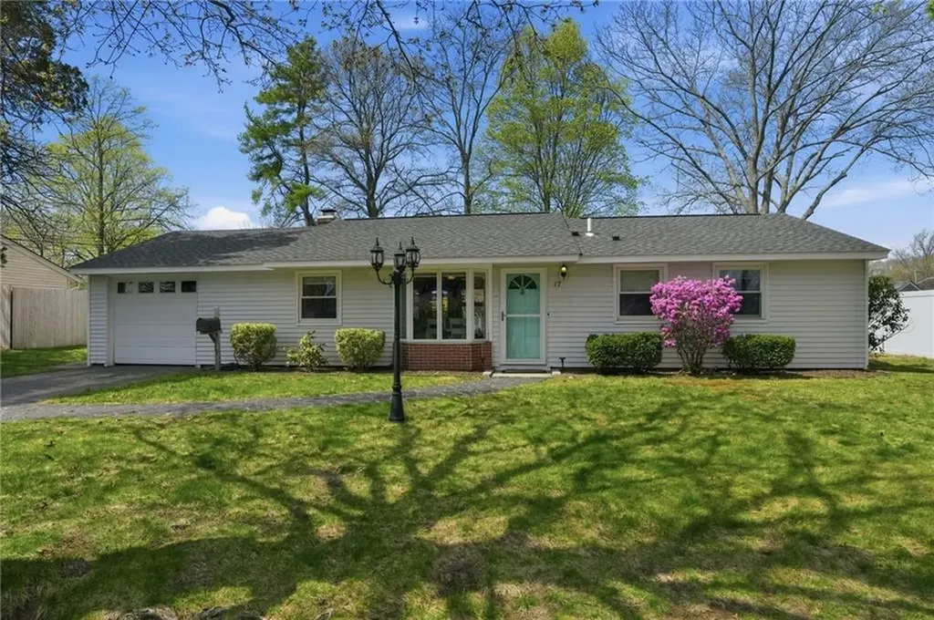 17 Gloucester Street Warwick RI 02886