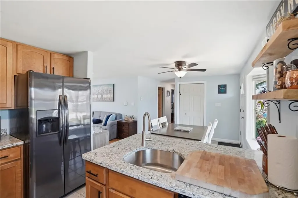 17 Gloucester Street Warwick RI 02886
