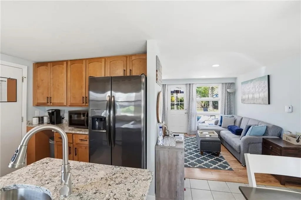 17 Gloucester Street Warwick RI 02886