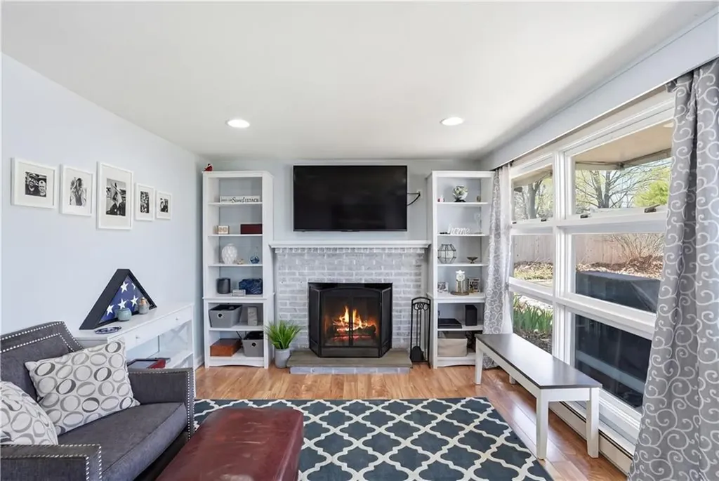 17 Gloucester Street Warwick RI 02886