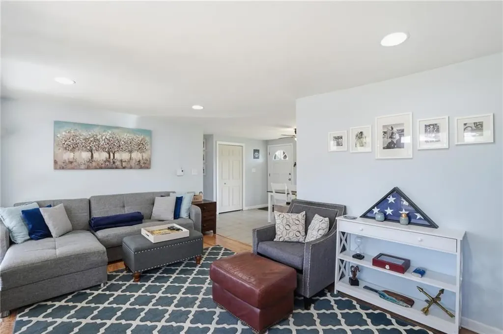 17 Gloucester Street Warwick RI 02886