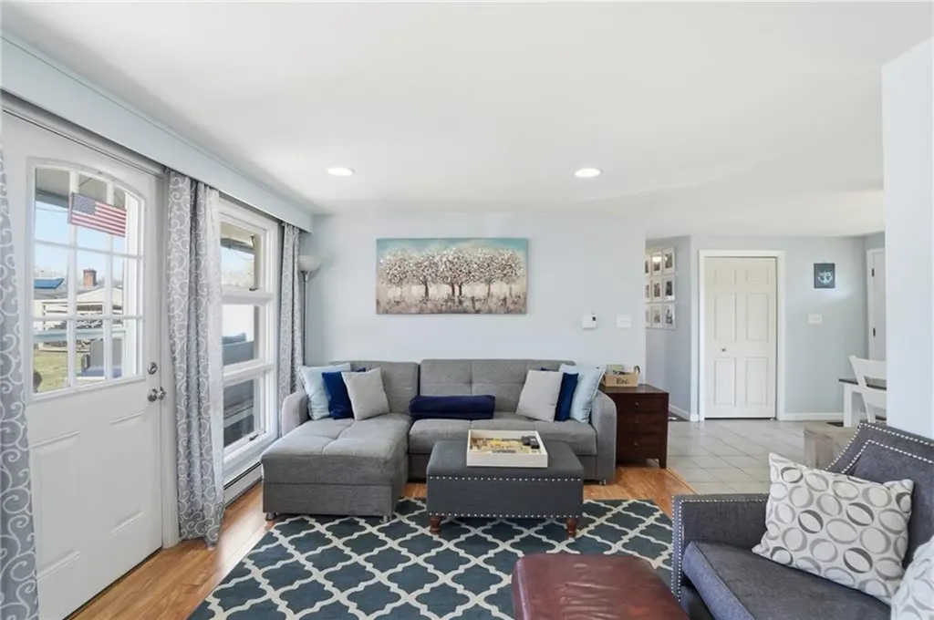 17 Gloucester Street Warwick RI 02886