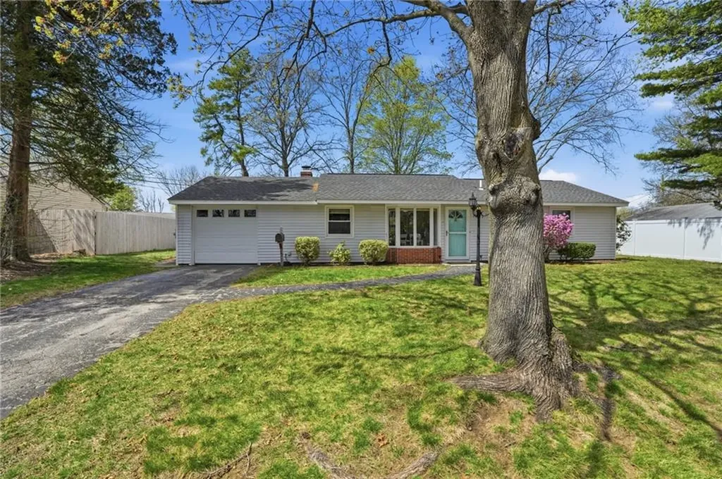17 Gloucester Street Warwick RI 02886