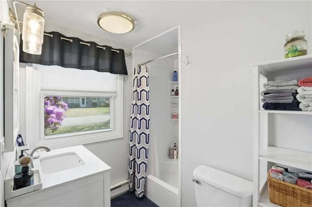 17 Gloucester Street Warwick RI 02886