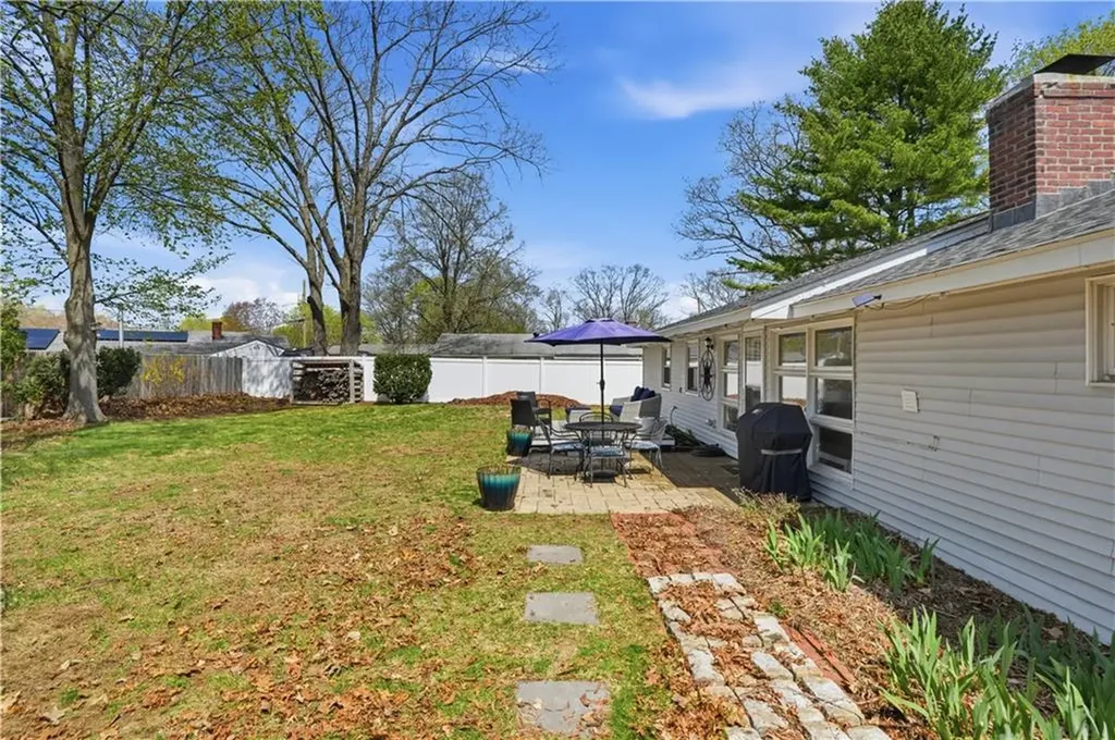 17 Gloucester Street Warwick RI 02886