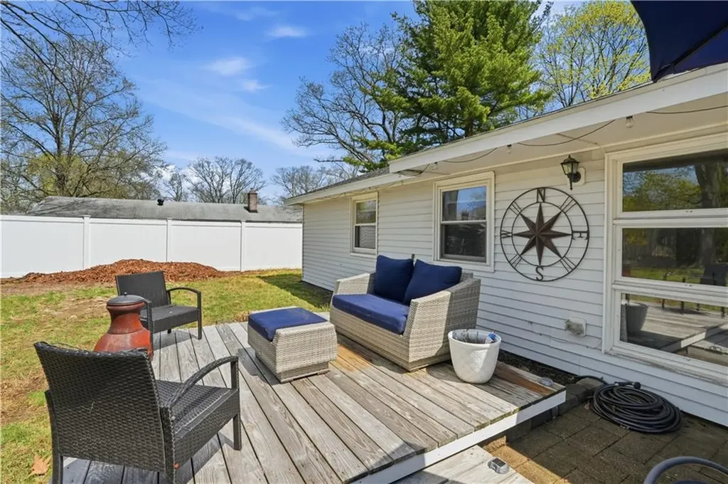 17 Gloucester Street Warwick RI 02886