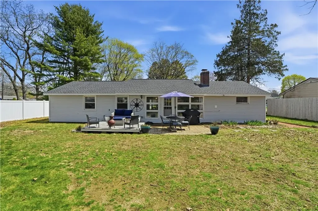 17 Gloucester Street Warwick RI 02886