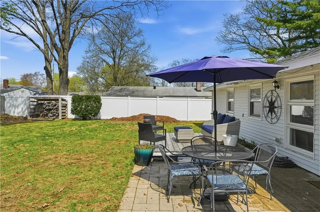 17 Gloucester Street Warwick RI 02886