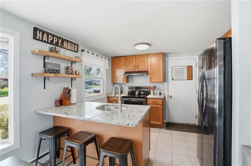 17 Gloucester Street Warwick RI 02886
