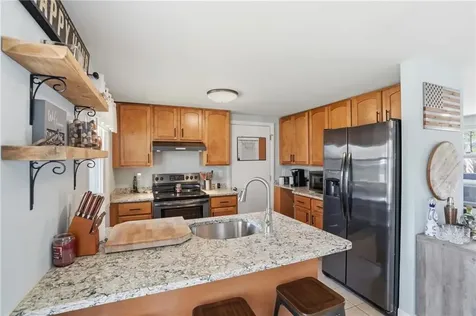 17 Gloucester Street Warwick RI 02886