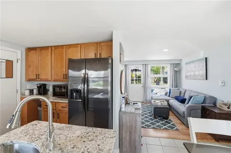 17 Gloucester Street Warwick RI 02886